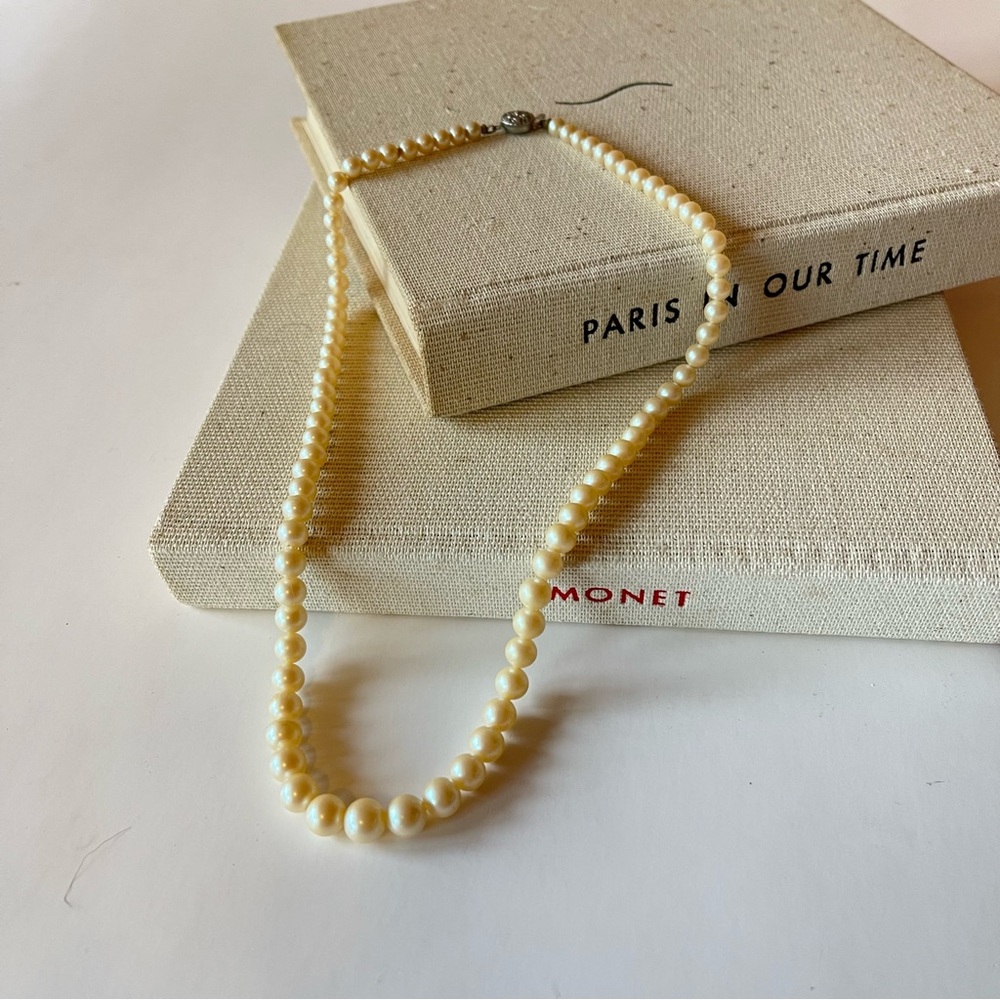 Elegant Faux Cream Pearl Necklace